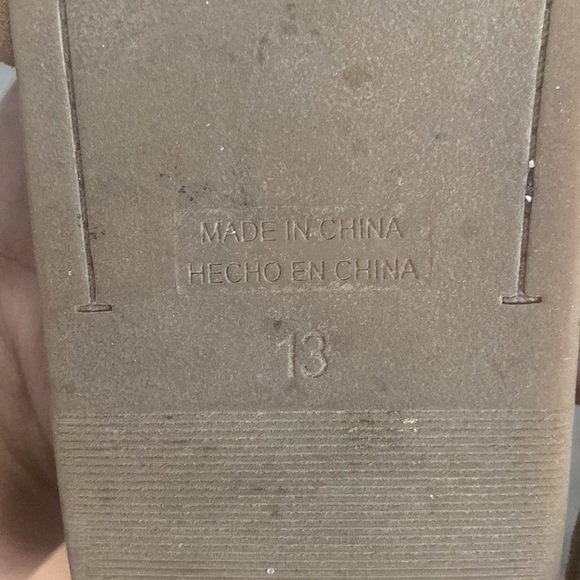 Girl's Old Navy Tan Sandal Slides - Picture 3 of 3